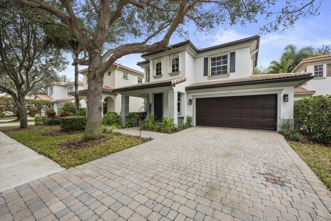 Photo of 627 Castle Drive