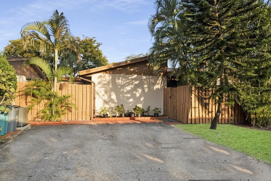 Photo of 2075 SW 24th Circle