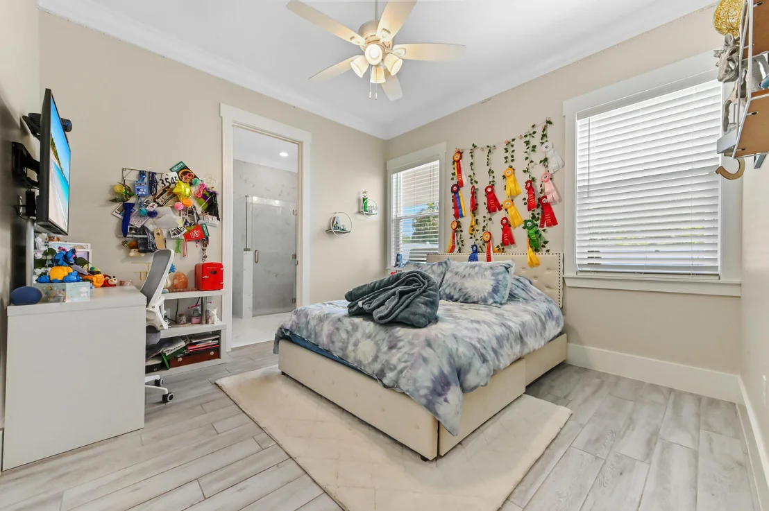 Photo of 443 SE Dolphin Drive