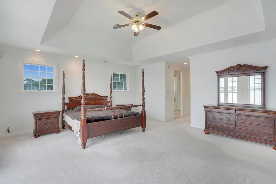Photo of 2000 Henley Place