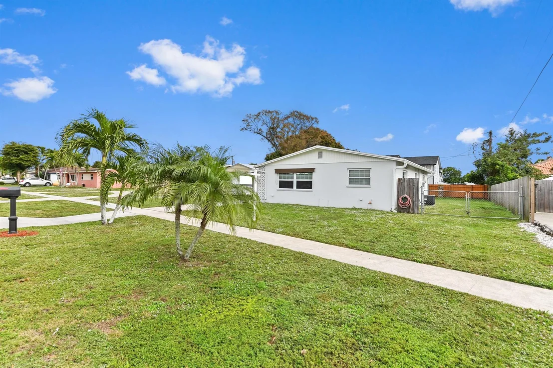 Photo of 436 Gulfstream Road