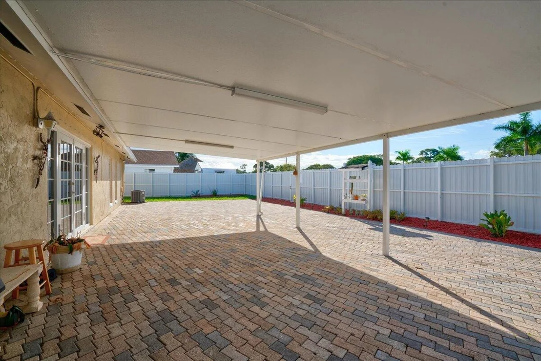 Photo of 4388 Mediterranean Road