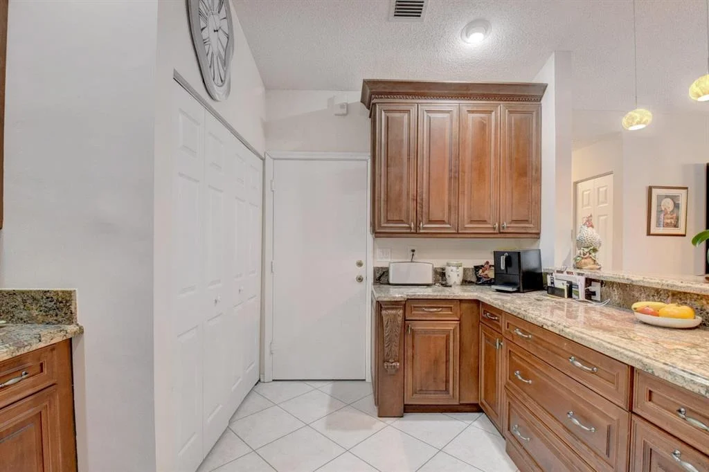 Photo of 6125 Heliconia Road