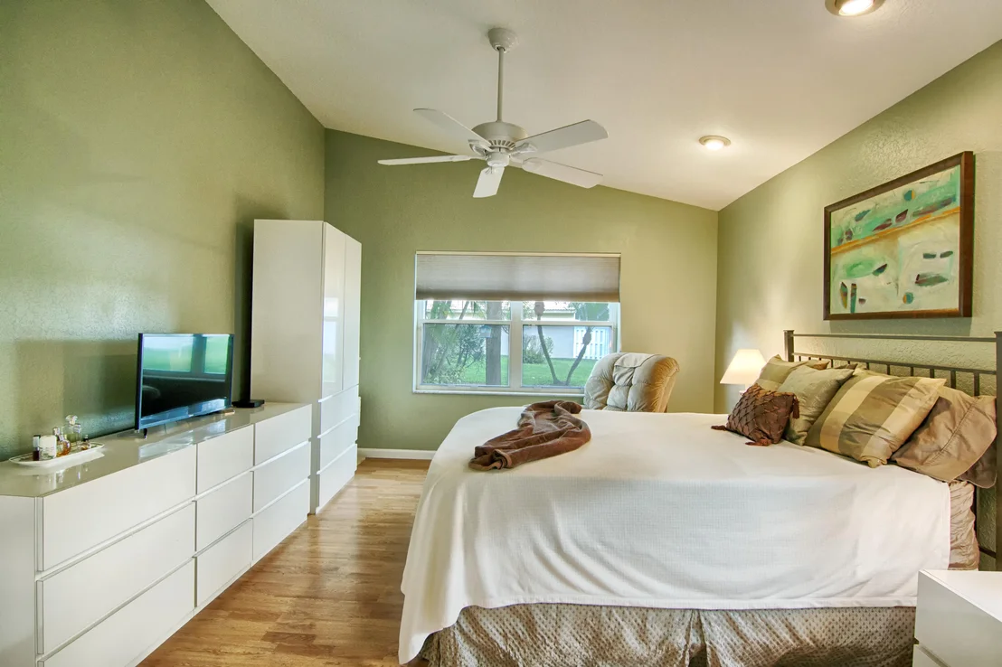 Photo of 5952 Royal Isles Boulevard