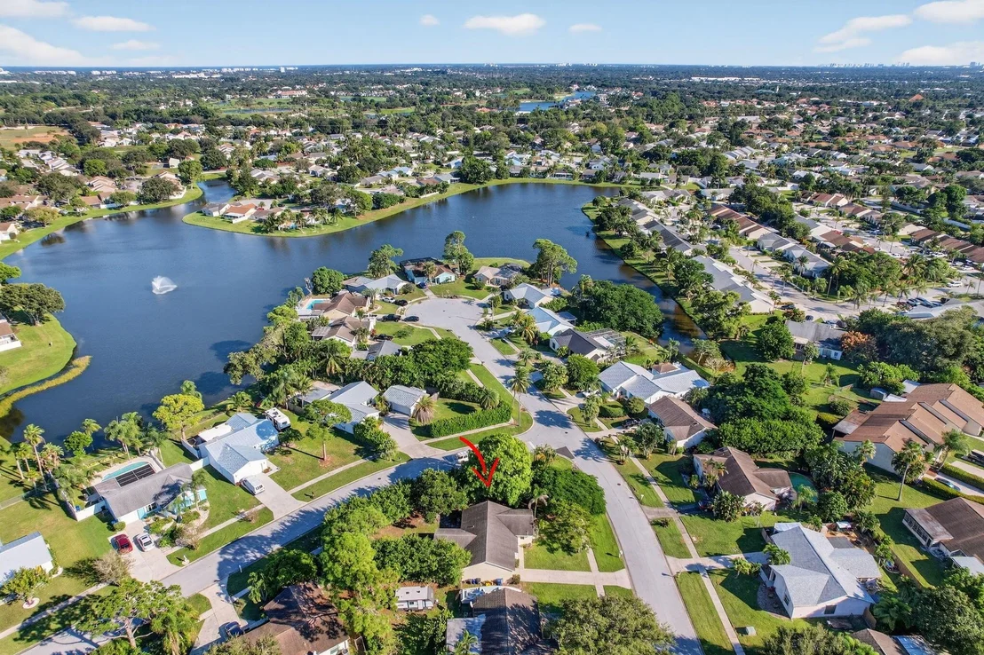 Photo of 130 Lakeside Circle