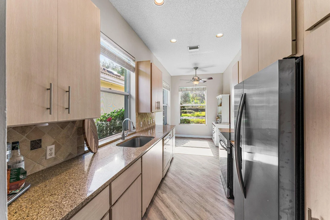 Photo of 100 Hampton Circle