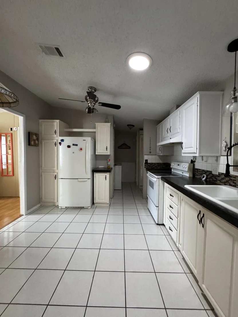 Photo of 621 Sunny S Avenue