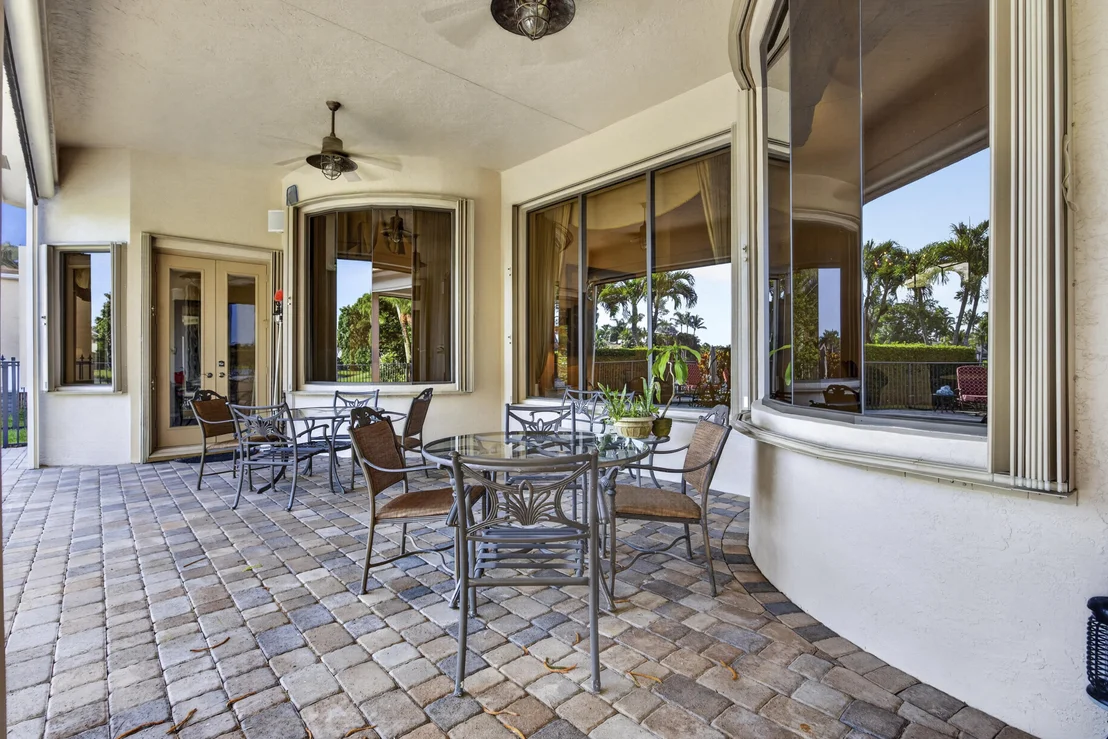 Photo of 10715 Versailles Boulevard
