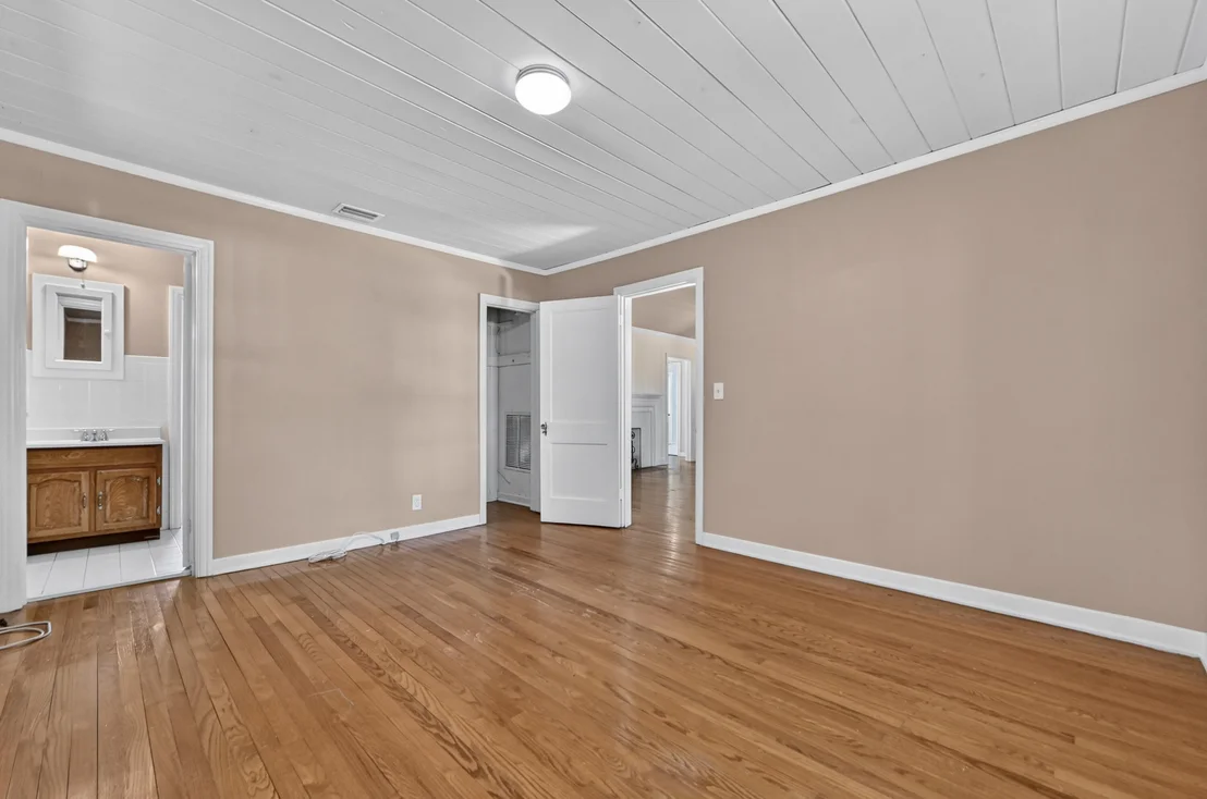 Photo of 53 Palm Square
