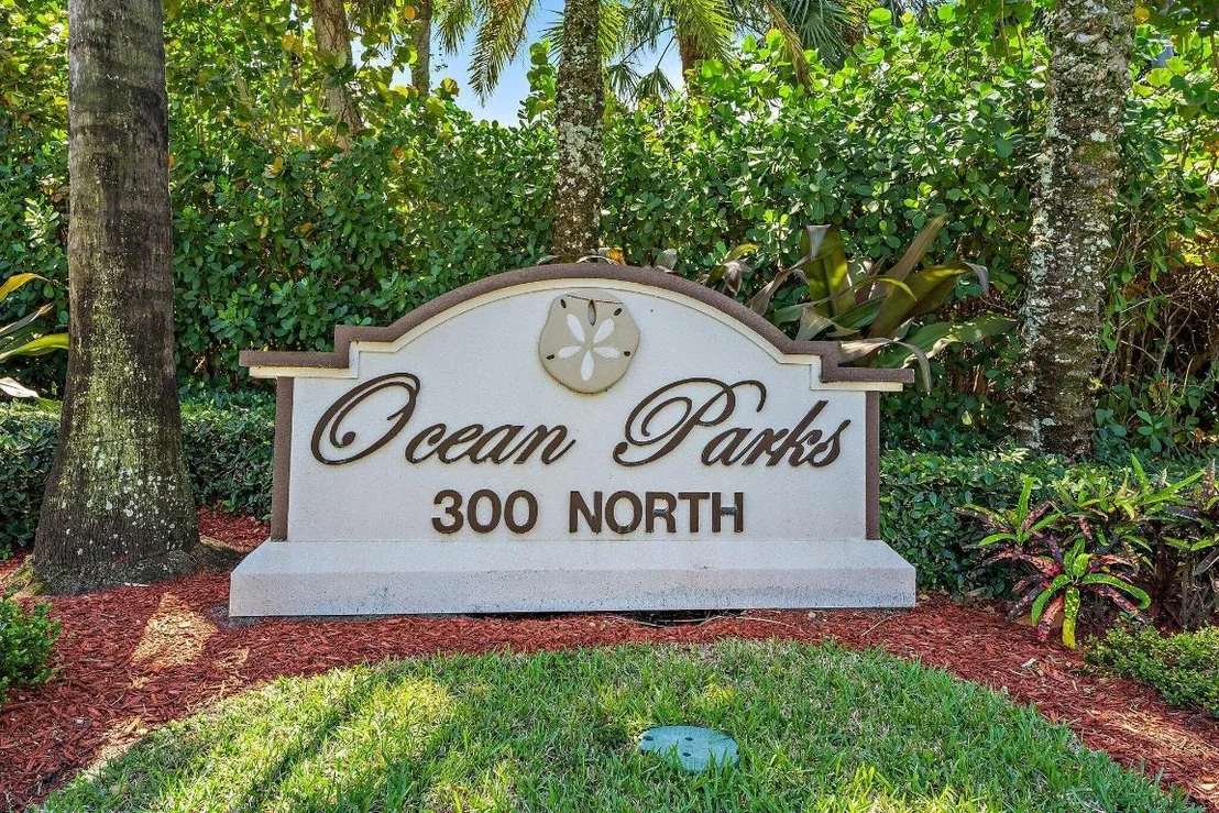 Photo of Unit 203C at 300 N Highway A1a