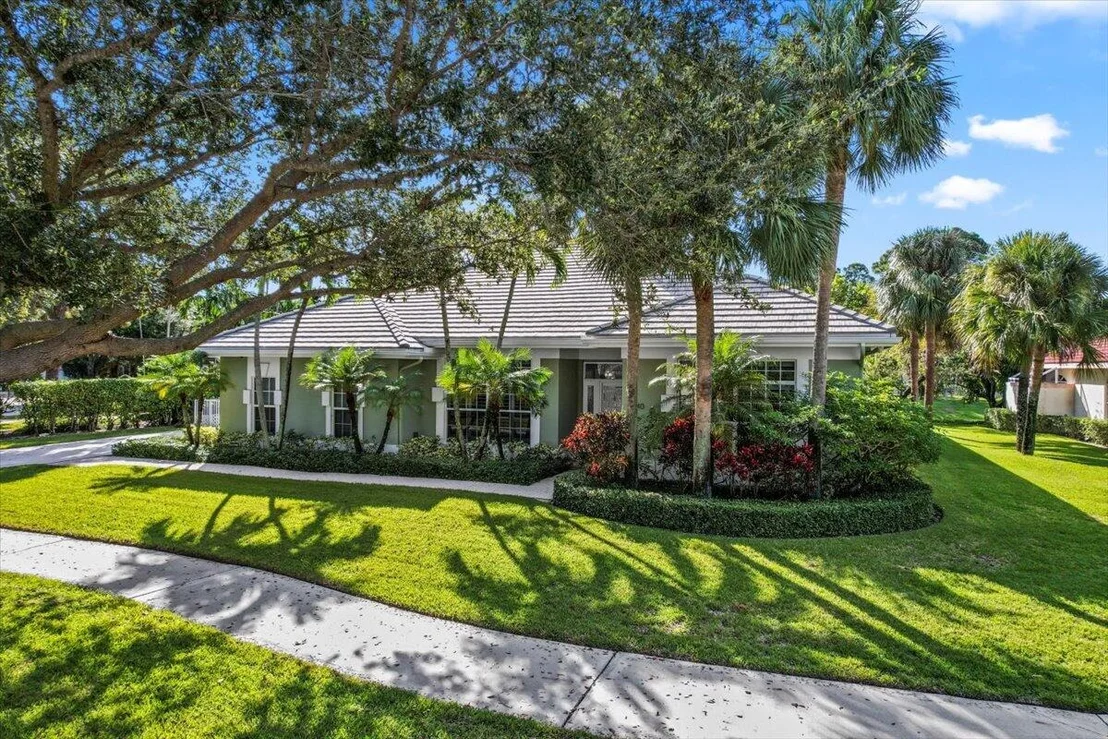 Photo of 2640 Devon Court Court