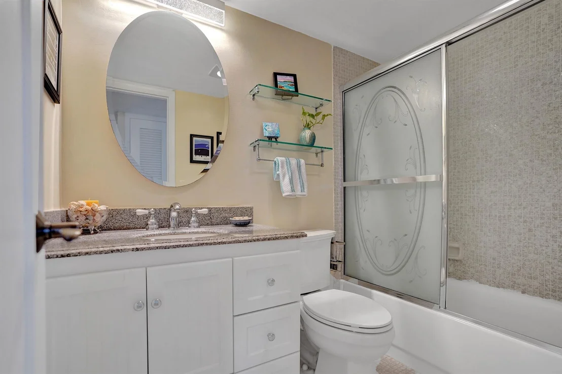 Photo of Unit UNIT405 at 2829 Florida Boulevard