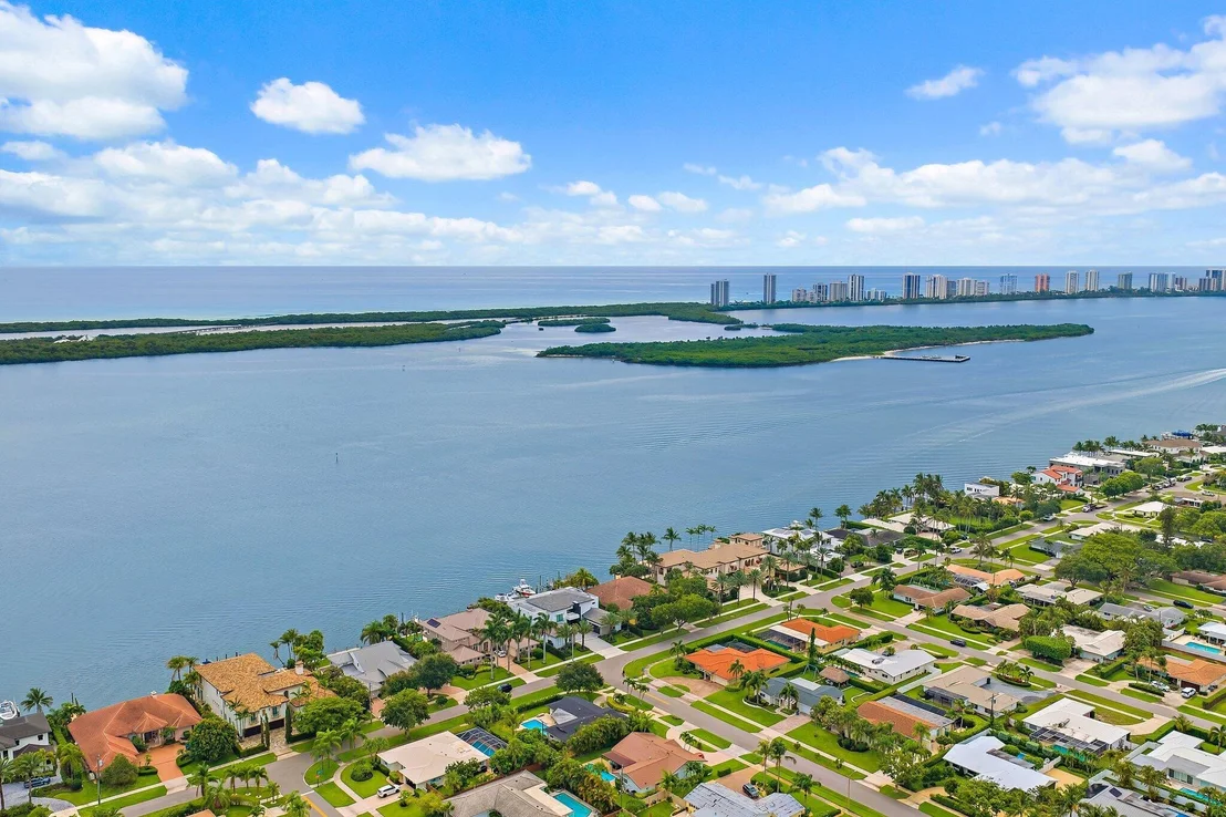 Photo of 806 Lakeside Drive