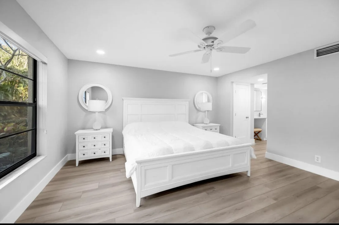 Photo of Unit 105D at 300 N Highway A1a
