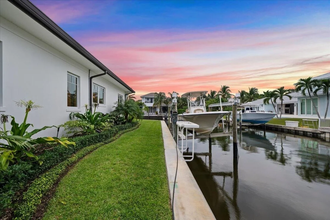 Photo of 934 N Loxahatchee Drive