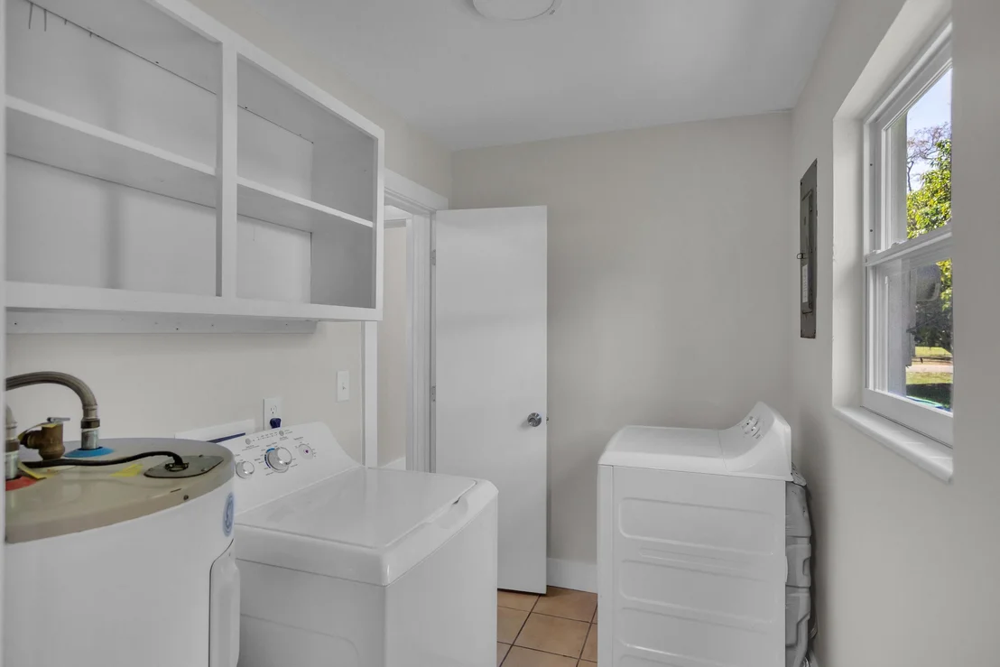 Photo of 817 SE 9th Court