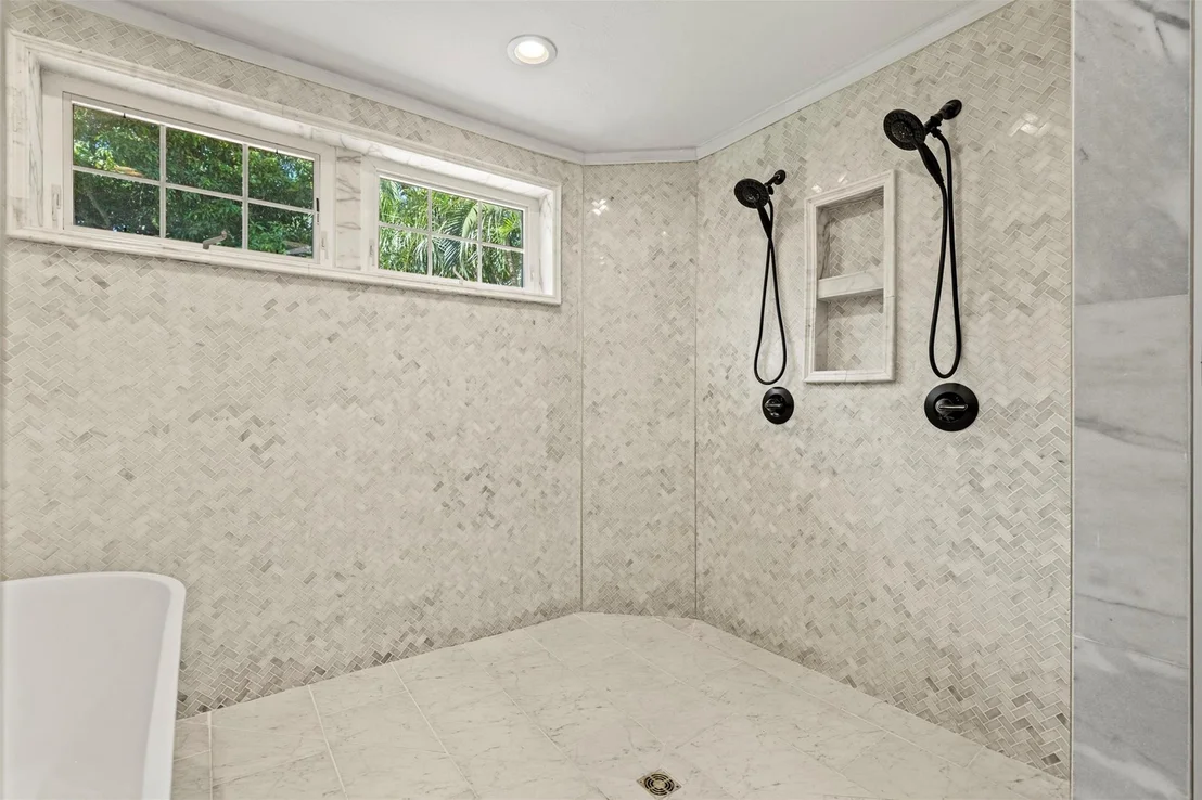 Photo of 333 SW Manor Drive