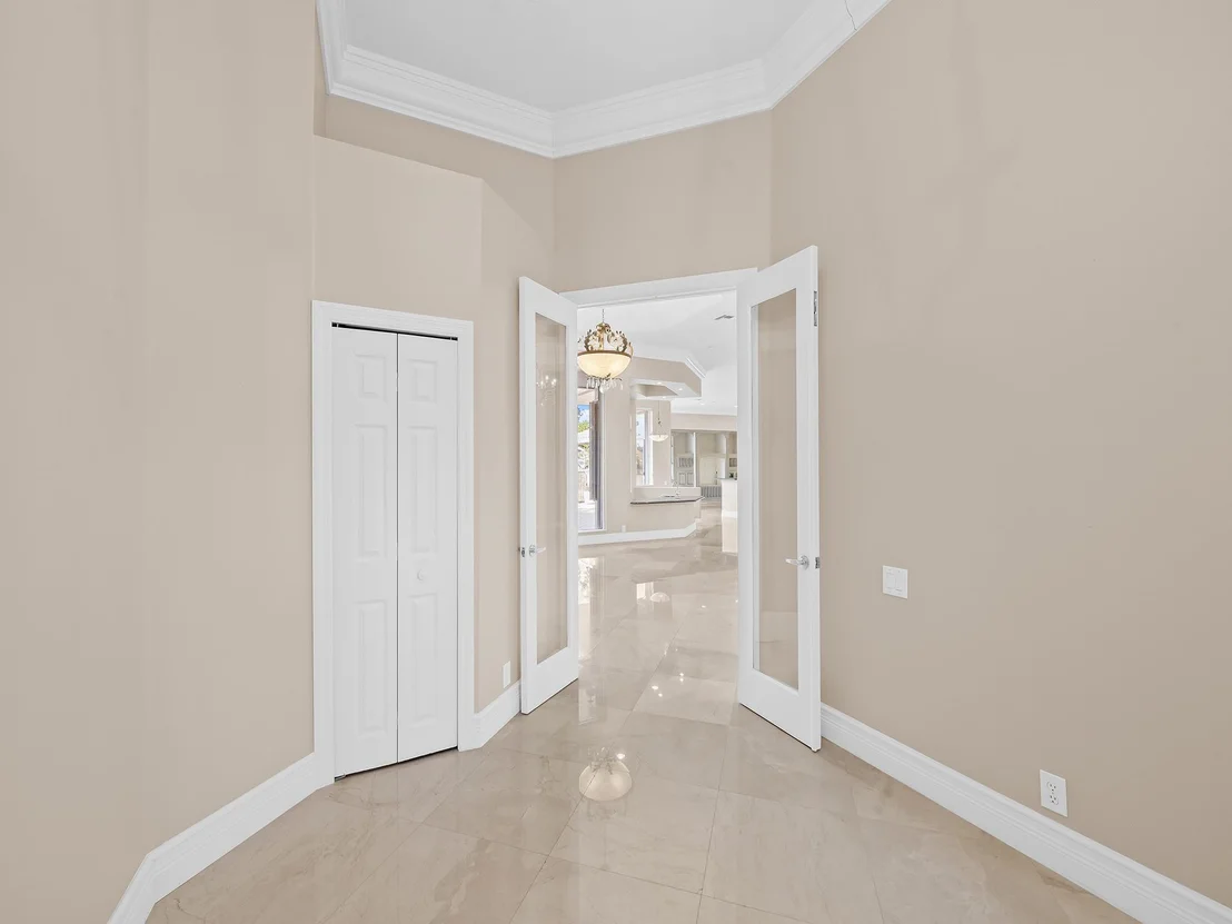 Photo of 2579 Mayfair Lane