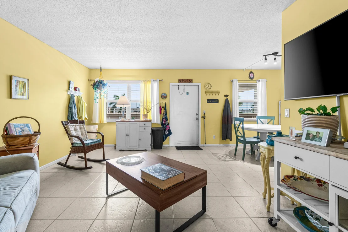 Photo of Unit D at 4070 Guildford D