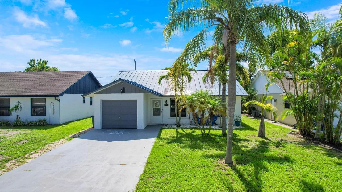 Photo of 5929 SE Collins Avenue