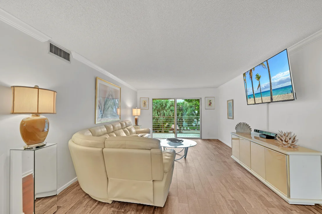 Photo of Unit J3 at 2004 Granada Drive