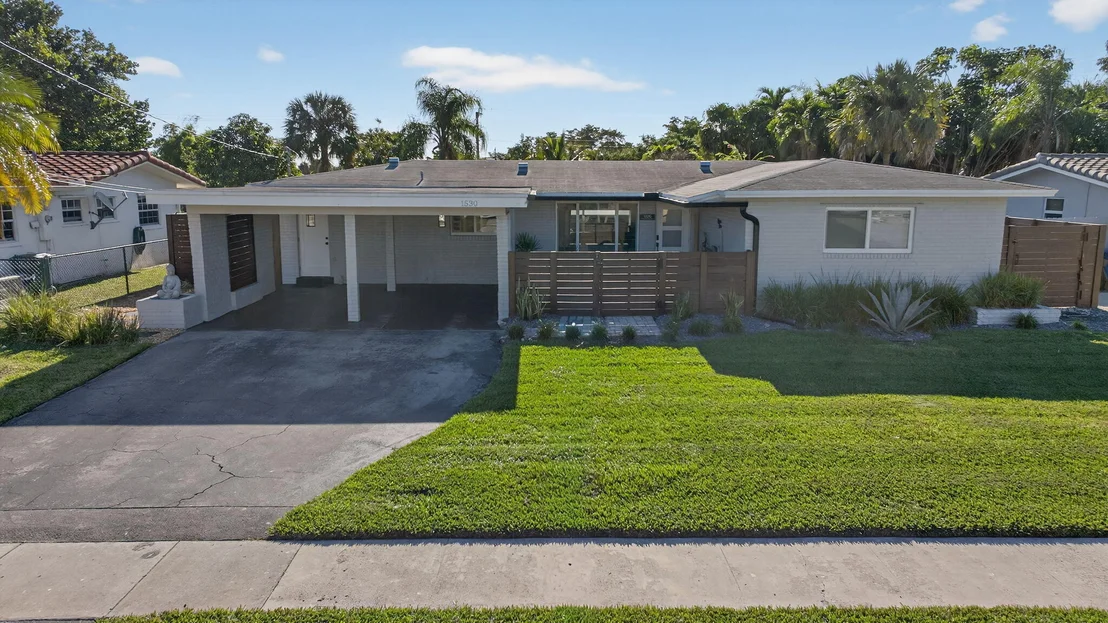 Photo of 1530 W River Drive