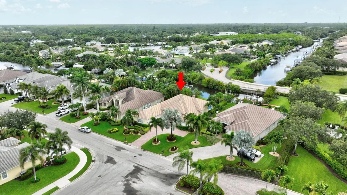 Photo of 699 SW River Bend Circle