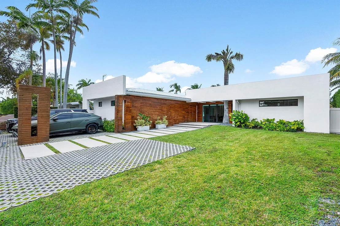 Photo of 2243 Keystone Boulevard