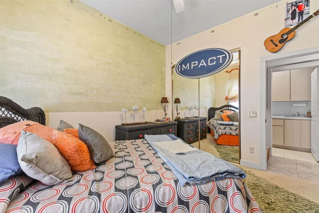 Photo of 187 S Hampton Drive
