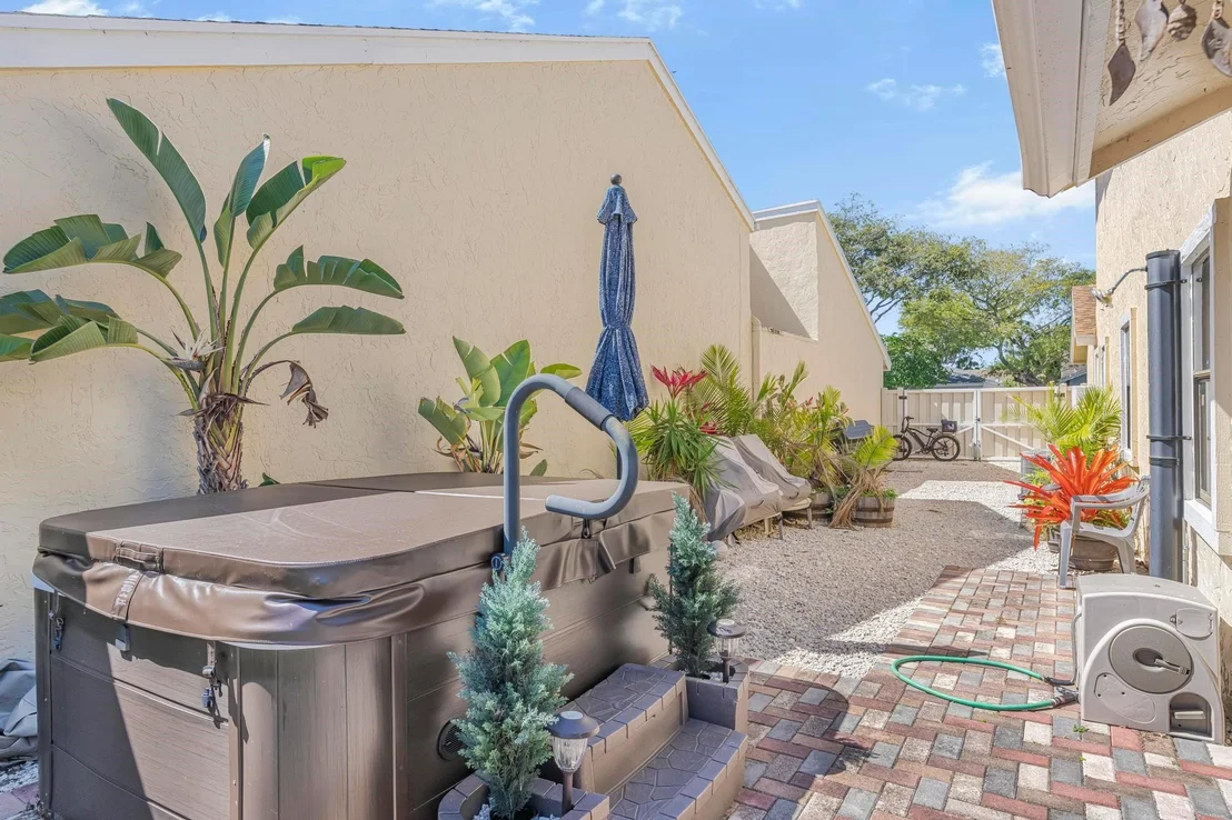 Photo of 1075 NW 19th Terrace