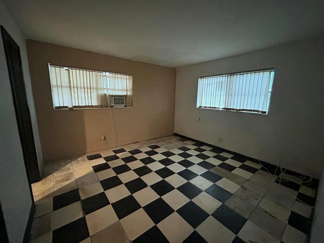 Photo of 2010 NE 33rd Street