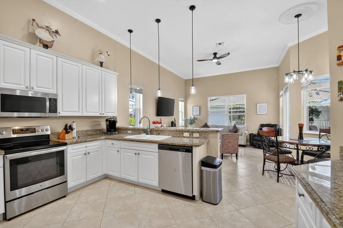 Photo of 6664 Murano Way