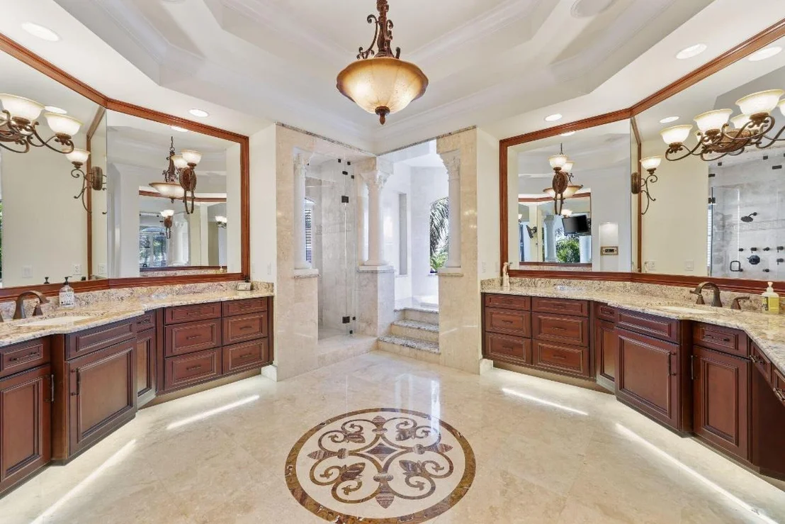 Photo of 932 Banyan Drive