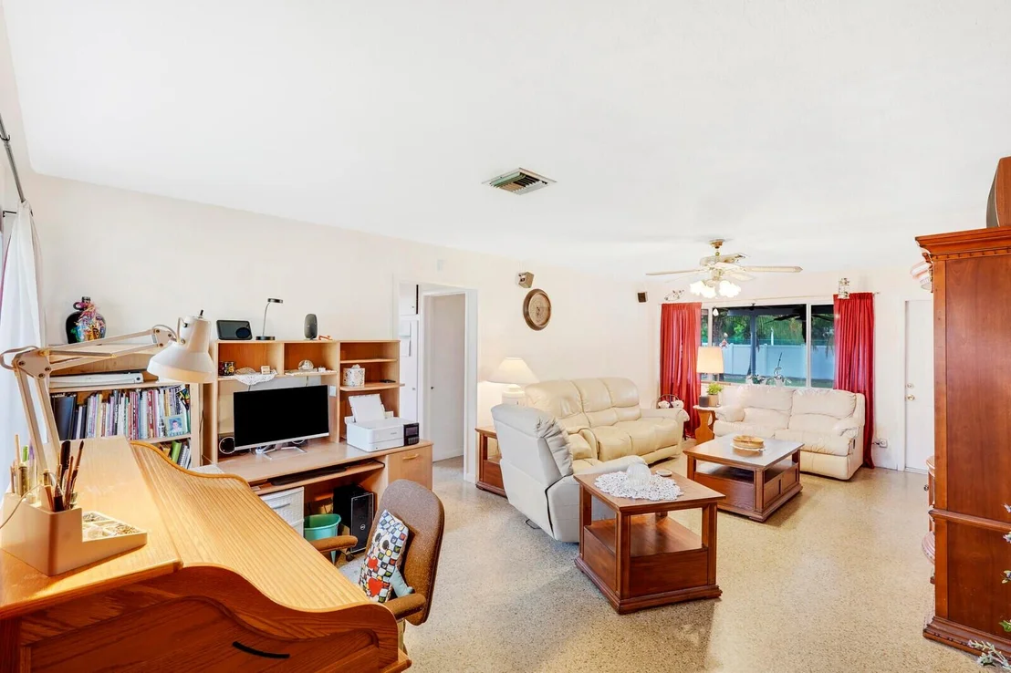 Photo of 640 NE 23 Court