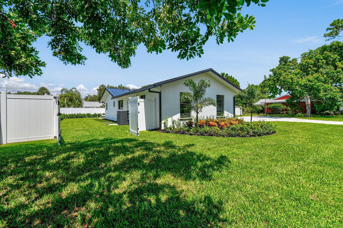 Photo of 19875 Hibiscus Drive