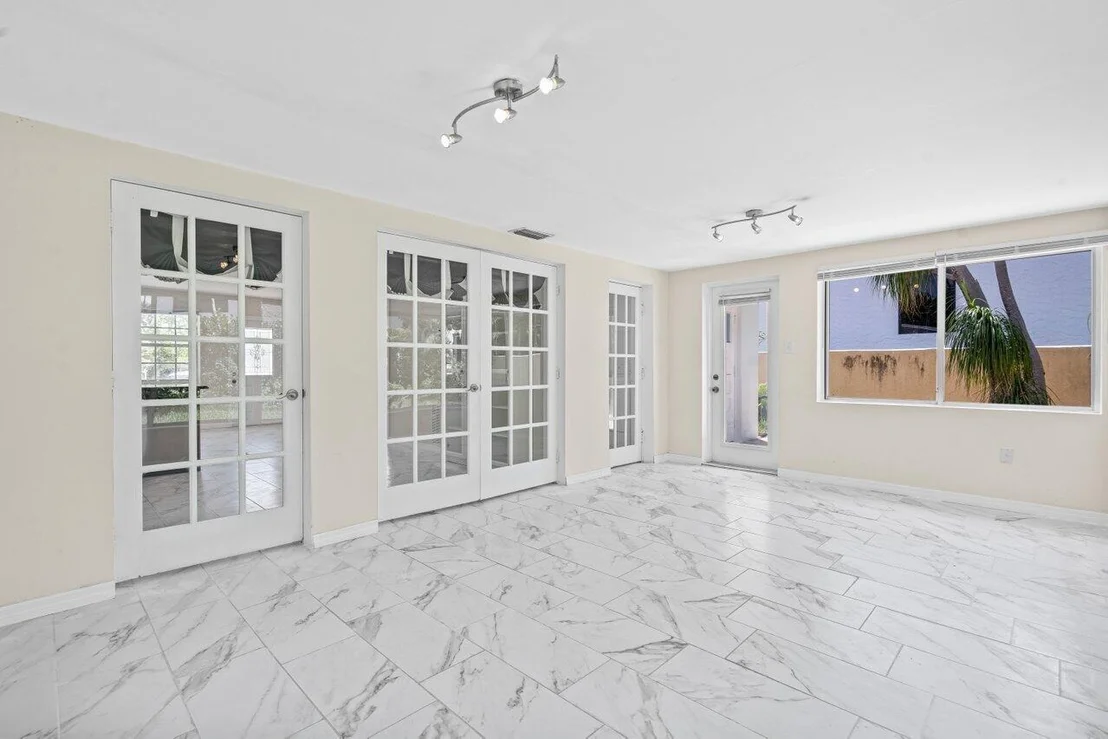 Photo of 249 NW 4th Diagonal