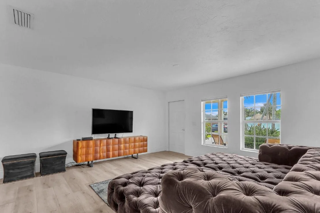 Photo of 1 Beverly Road W