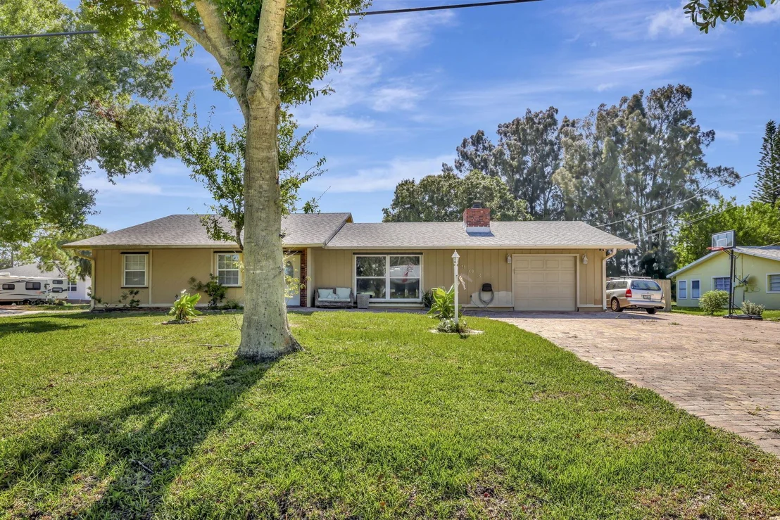 Photo of 5903 Sunset Boulevard