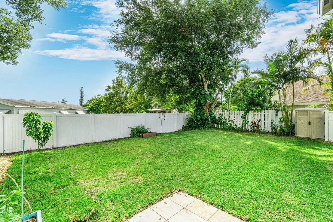 Photo of 1071 Fairfax Circle W