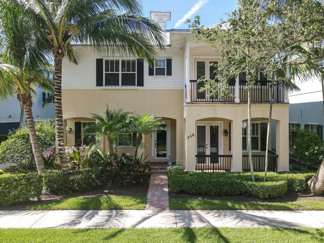 Photo of 256 W Bay Cedar Circle