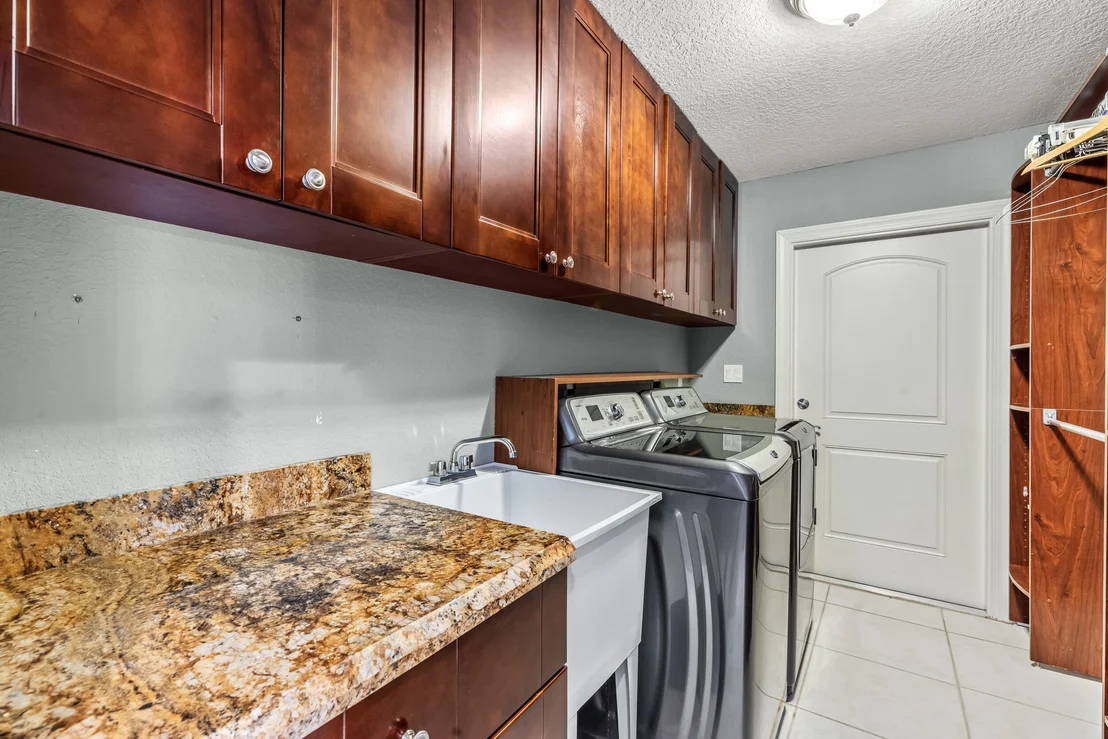 Photo of 3210 Lakeview Drive