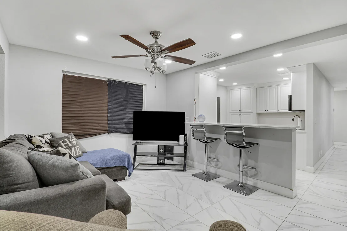 Photo of 935 Orange Drive