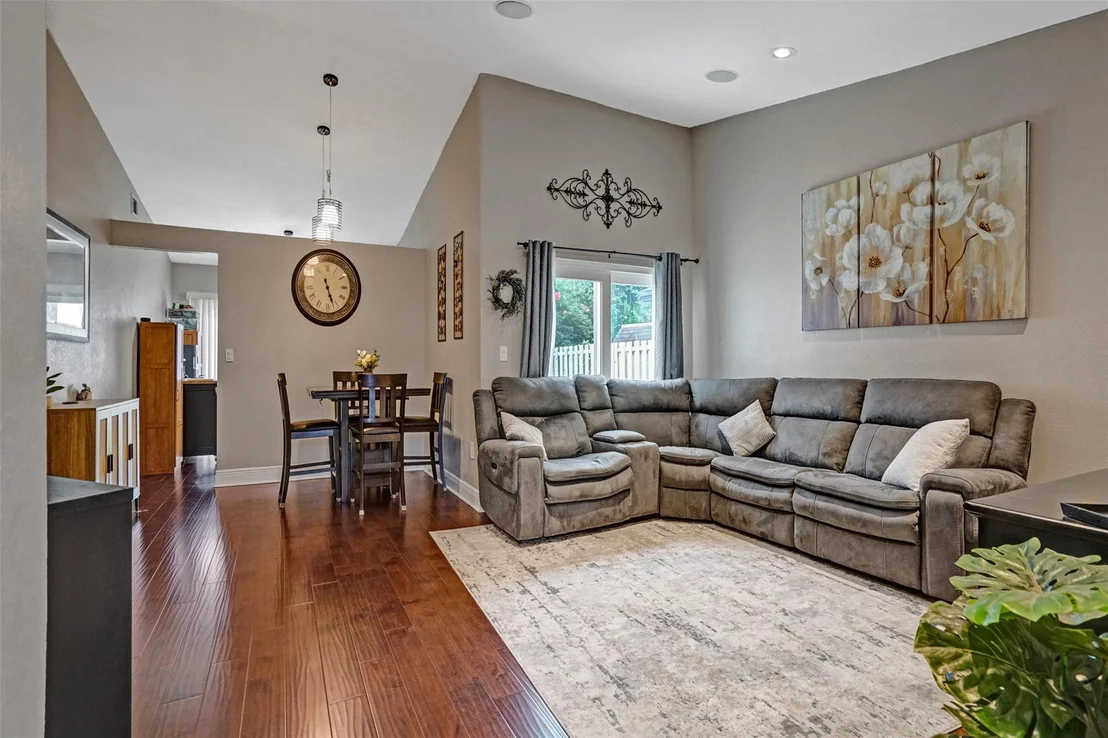 Photo of 781 W Beckley Square