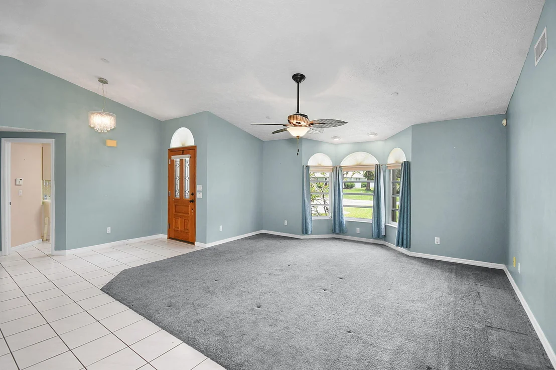 Photo of 895 SE Waterside Way