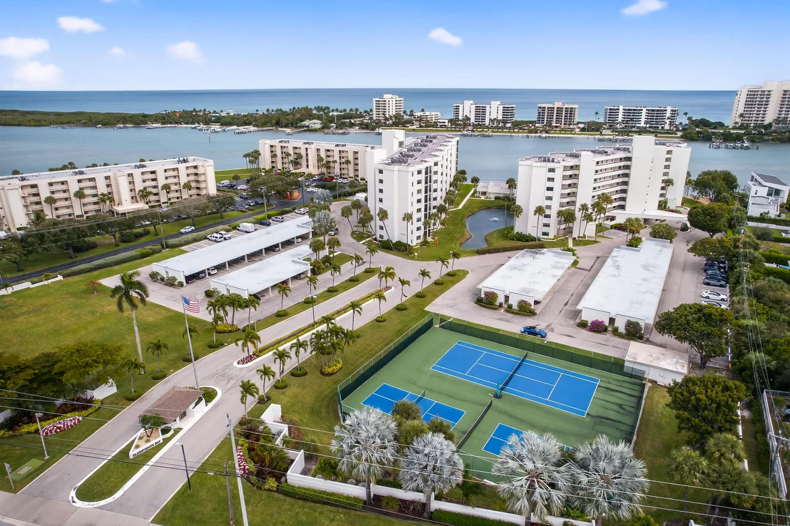 Photo of Unit 607 at 19800 Sandpointe Bay Drive