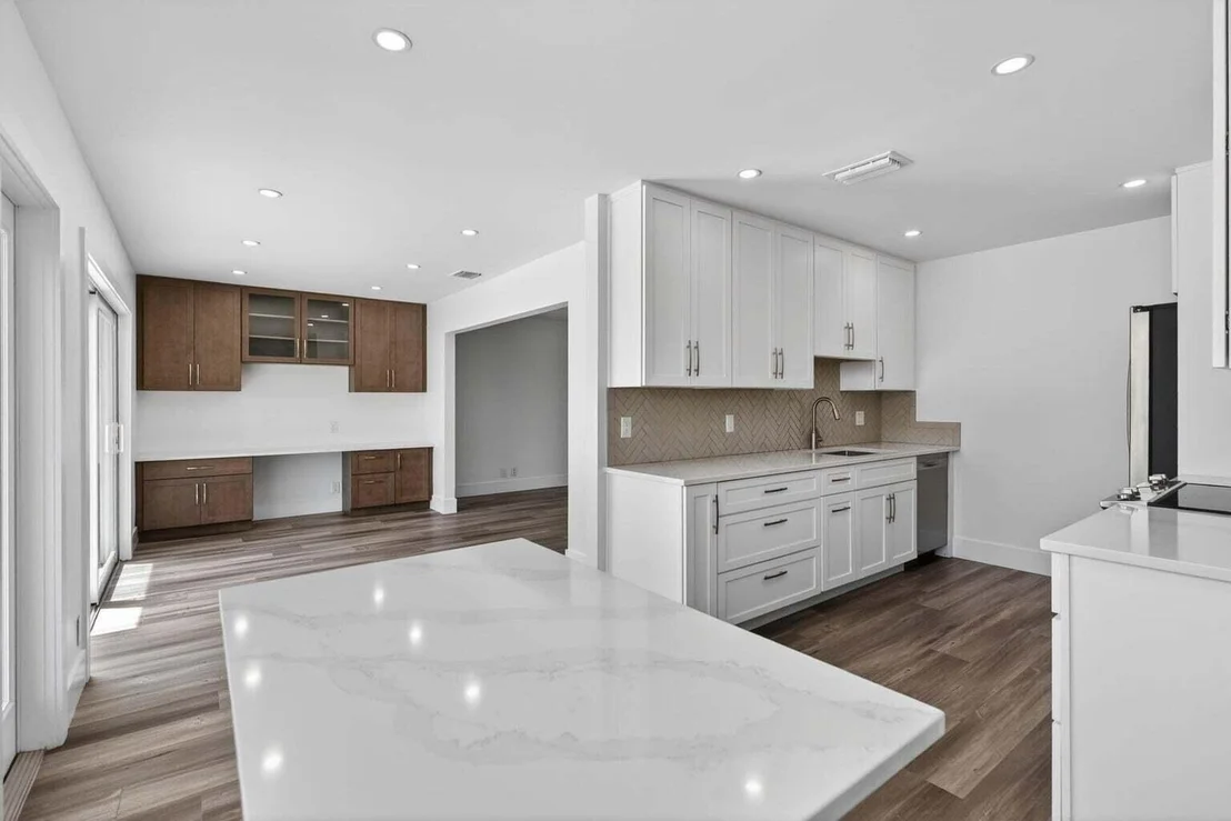 Photo of 364 VENUS Avenue