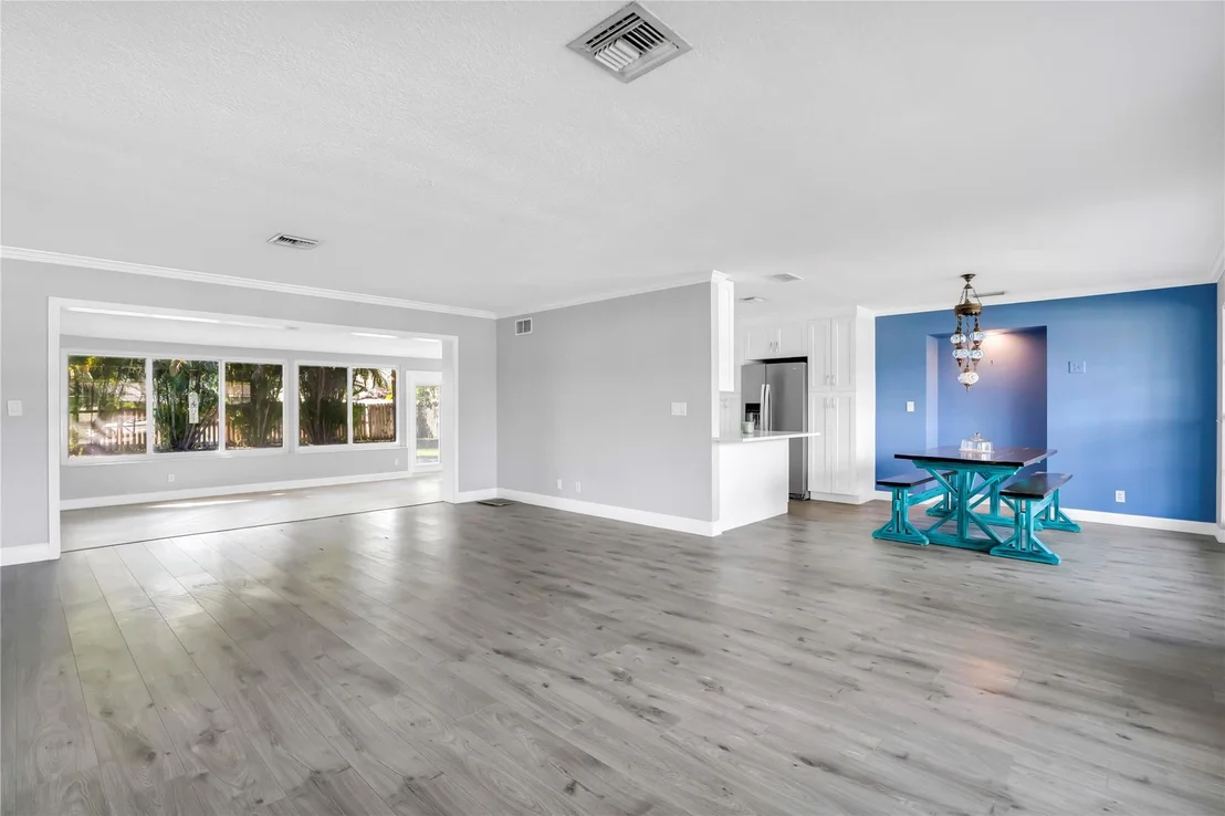 Photo of 827 SE 10th Terrace
