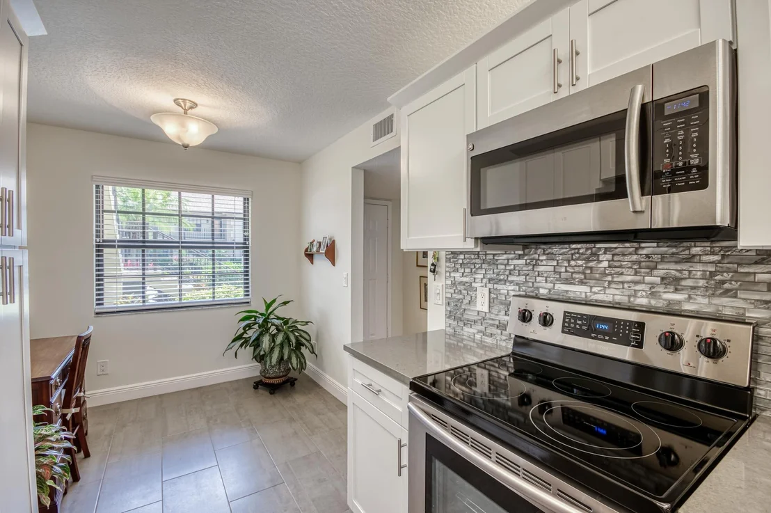 Photo of Unit E at 901 Pinecrest Circle