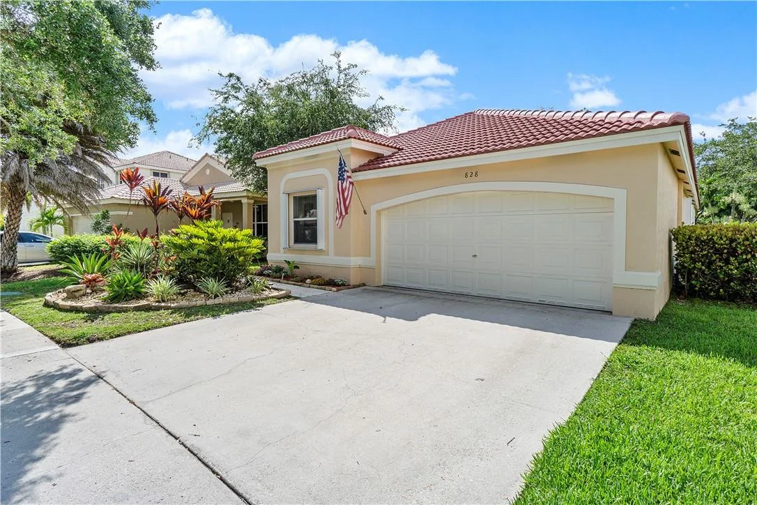 Photo of 828 Savannah Falls Drive