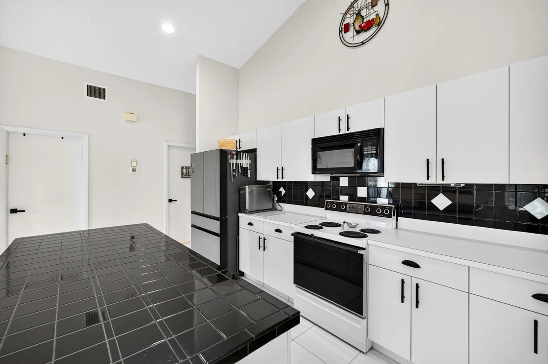 Photo of 2320 Riviera Drive